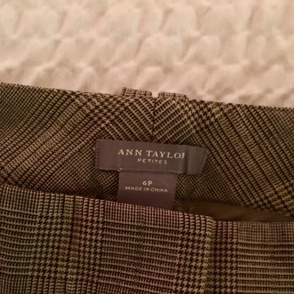 Ann Taylor mid rise wide leg pant, 6p, 96%wool.
